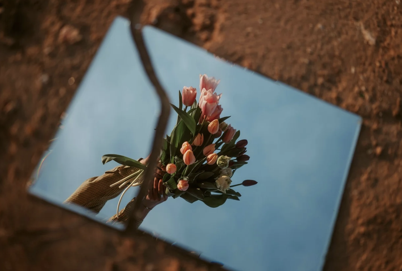 Подарок на расстоянии – как выбрать букет с доставкой и не разочароваться